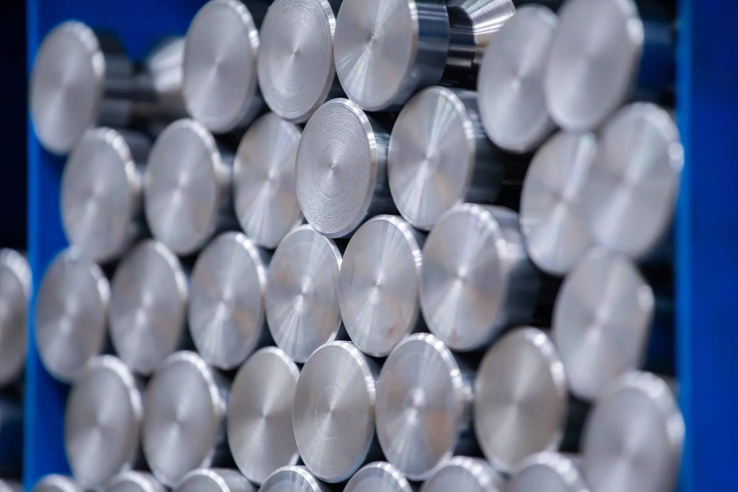 Kovinski bati za izdelavo hidravličnih cilindrov – natančna proizvodnja INES