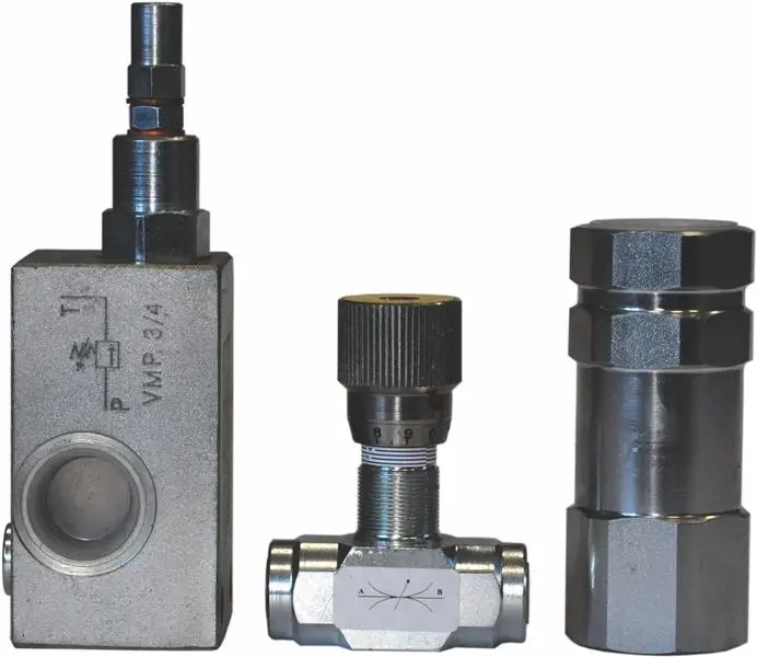 Industrijski hidravlični ventili in spojni elementi iz kovine.